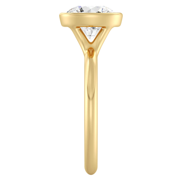 Elegant Round Cut Bezel Set Lab-Grown Diamond Solitaire Ring in 18K Yellow Gold. Showcases a stunning round cut diamond set in a sleek bezel design