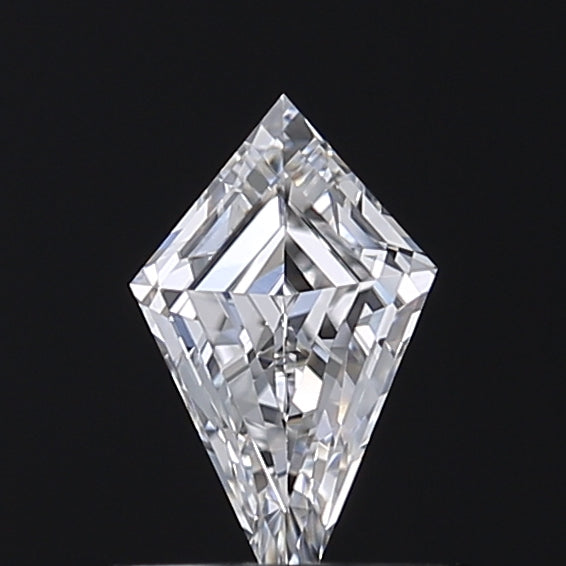 0,58 carat berlian berbentuk layang-layang, warna E, kejernihan
