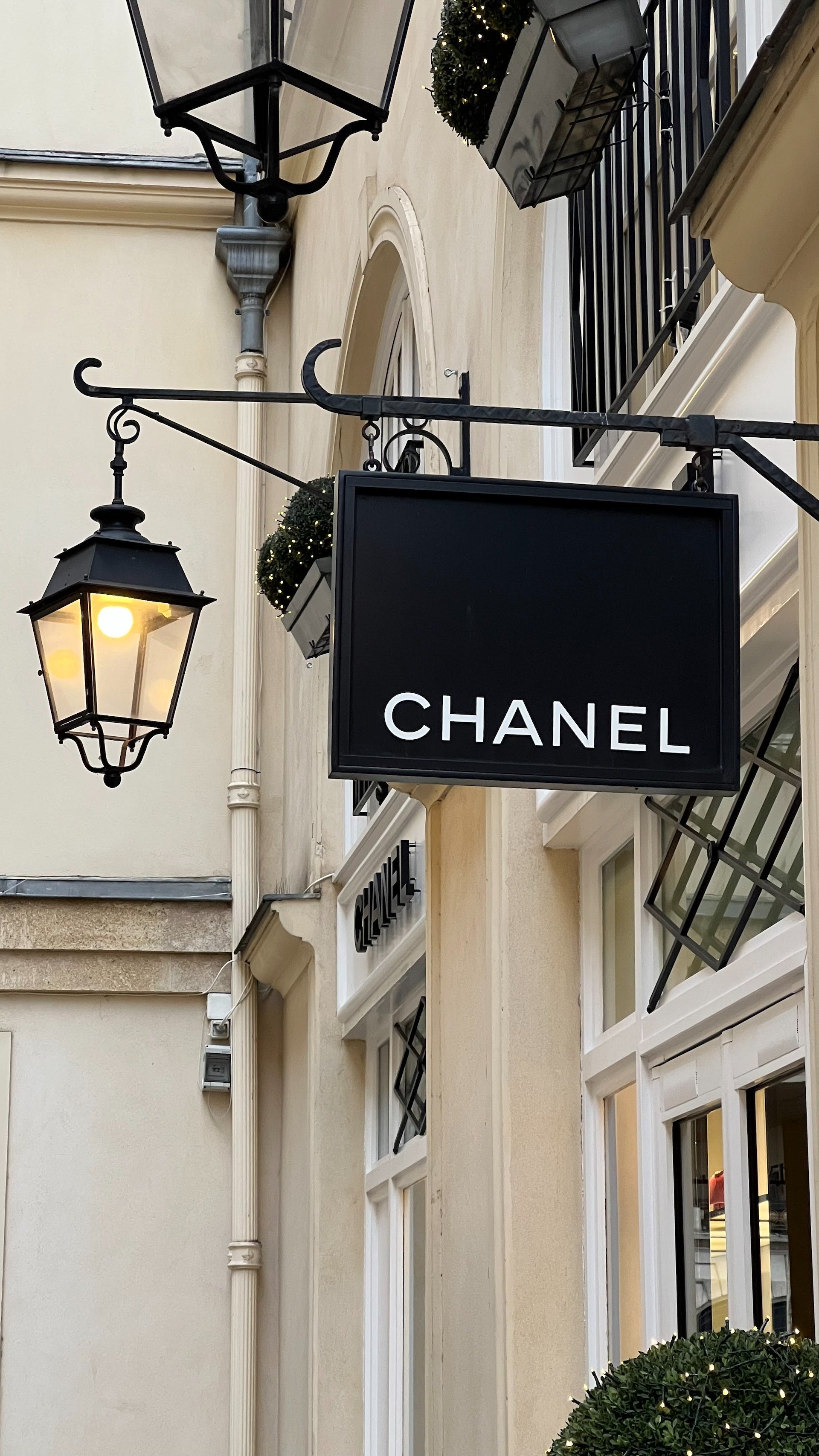 How to choose a name for jewelry business