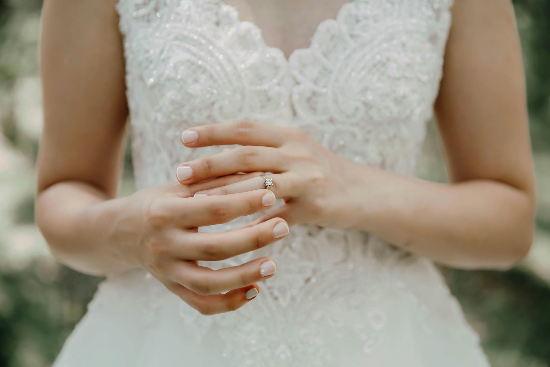 Questions to ask jeweler when buying engagement ring
