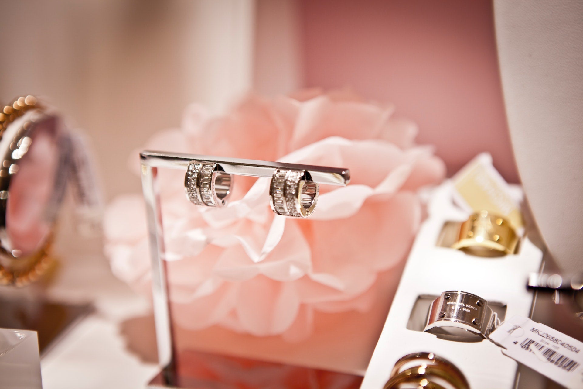 Where to find a reputable jewelry manufacturer for your business