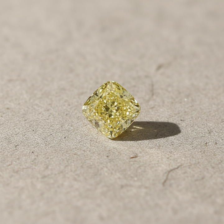 1,05 karaat kussen gemodificeerde laboratoriumgekweekte diamant, VVS2/Fancy intens geel