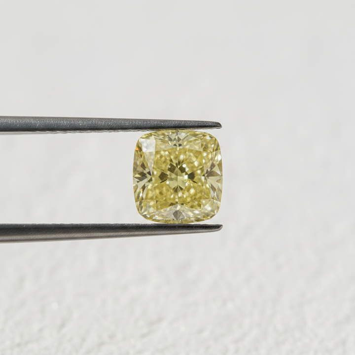 1,05 karaat kussen gemodificeerde laboratoriumgekweekte diamant, VVS2/Fancy intens geel