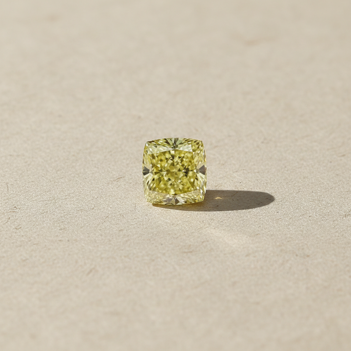 1,13 karaats kussen gemodificeerde lab-grown diamant, VS1/fancy intens geel