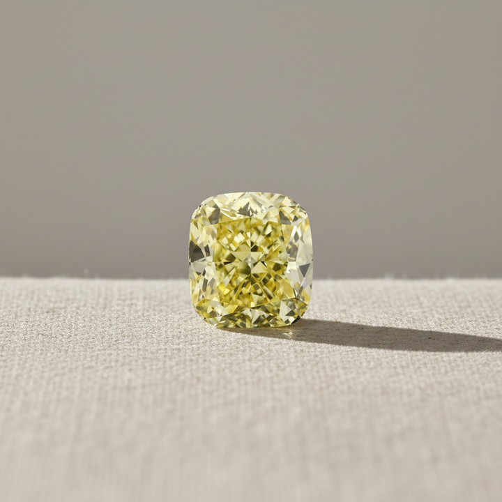 1,14 karaats kussen gemodificeerde laboratoriumgekweekte diamant, VS1/Fancy intens geel