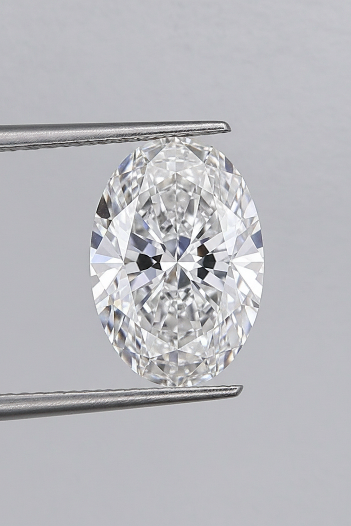 Diamante cultivado en laboratorio ovalado de 10,54 quilates, VS1/F
