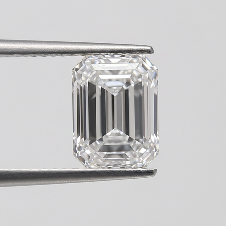 Diamant émeraude cultivé en laboratoire de 2,02 carats, VS1/D