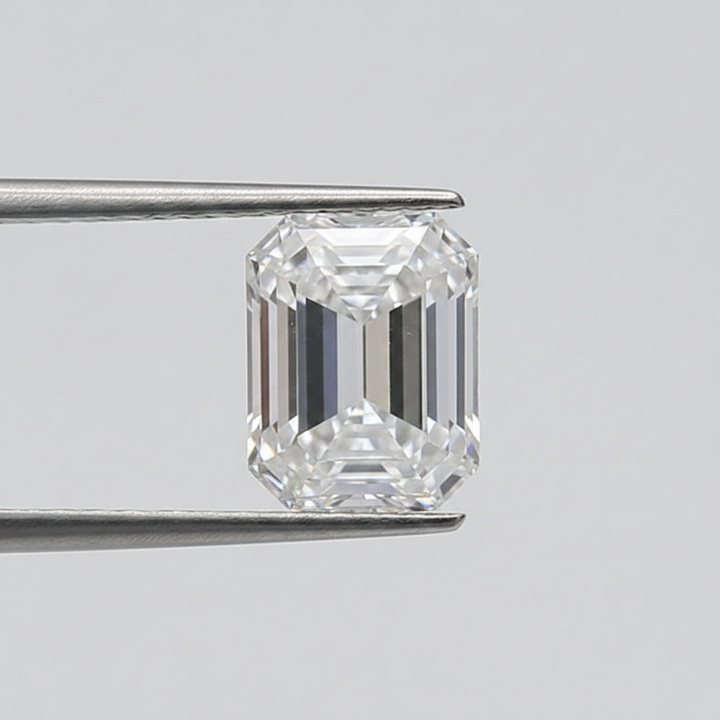 Diamant émeraude cultivé en laboratoire de 2,02 carats, VS1/D