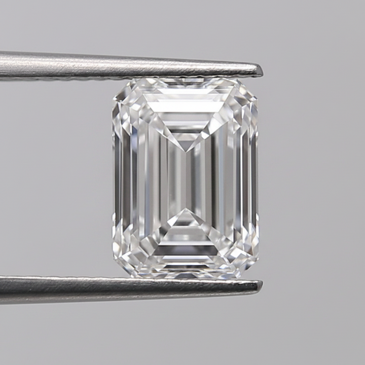 Diamant émeraude cultivé en laboratoire de 2,05 carats, VS1/D
