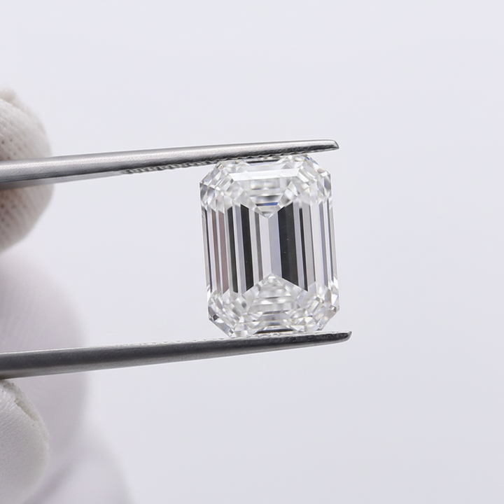 2,40 Karat im Smaragdschliff gezüchteter Diamant, VVS1/E