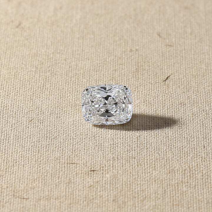 2,73 Karat kissengeschliffener, im Labor gezüchteter Diamant, VS2/D