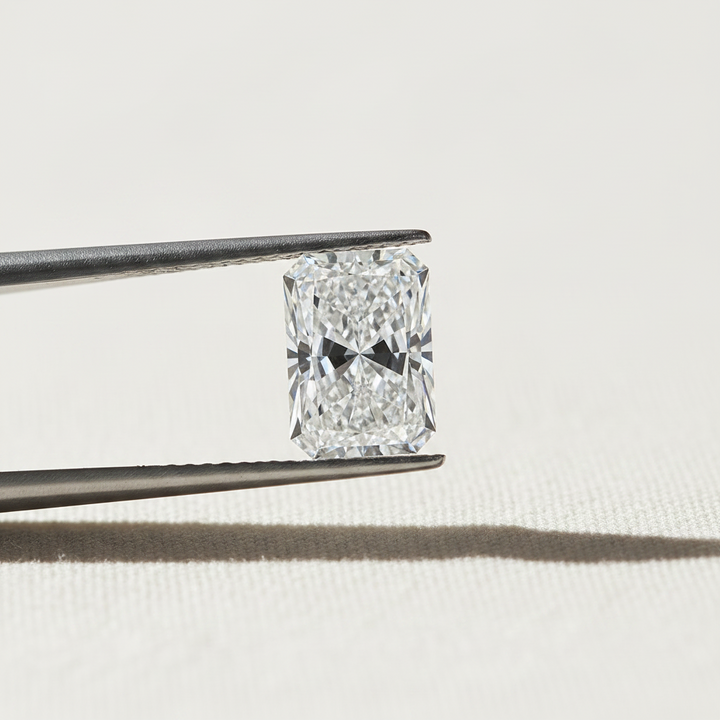 Diamant cultivé en laboratoire taille radiante de 2,81 carats, VS2/D