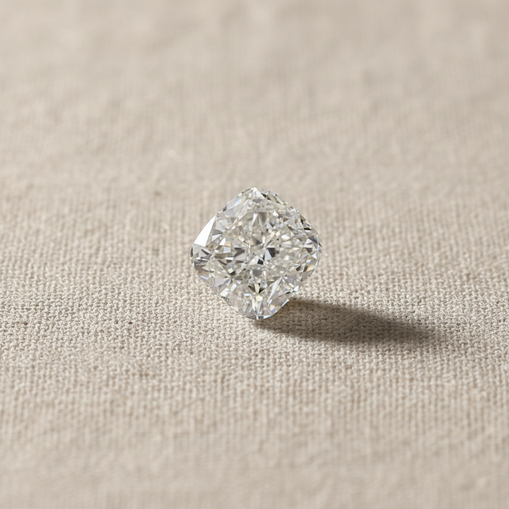 Diamant cultivé en laboratoire taille coussin de 3,02 carats, VS2/G