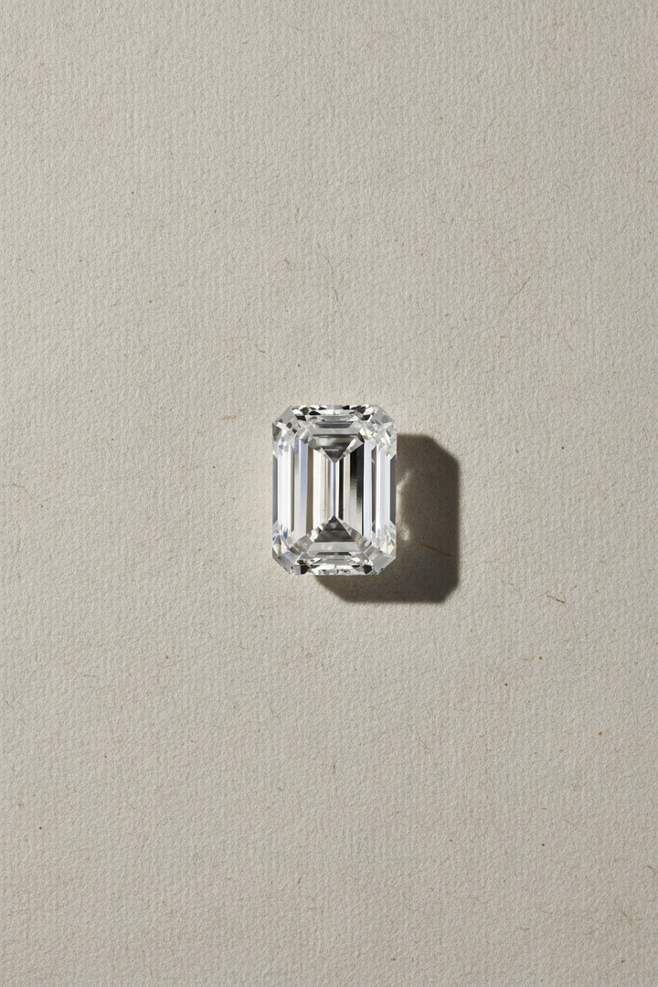 3,08 Karat im Smaragdschliff gezüchteter Diamant, VS2/F