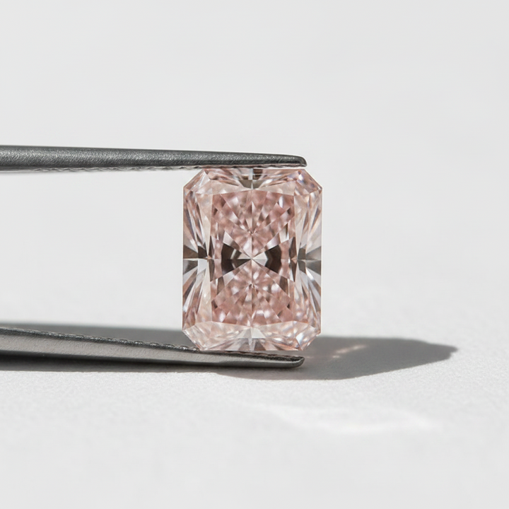Diamant cultivé en laboratoire de 4,01 carats, taille radiante, VS1/rose intense fantaisie