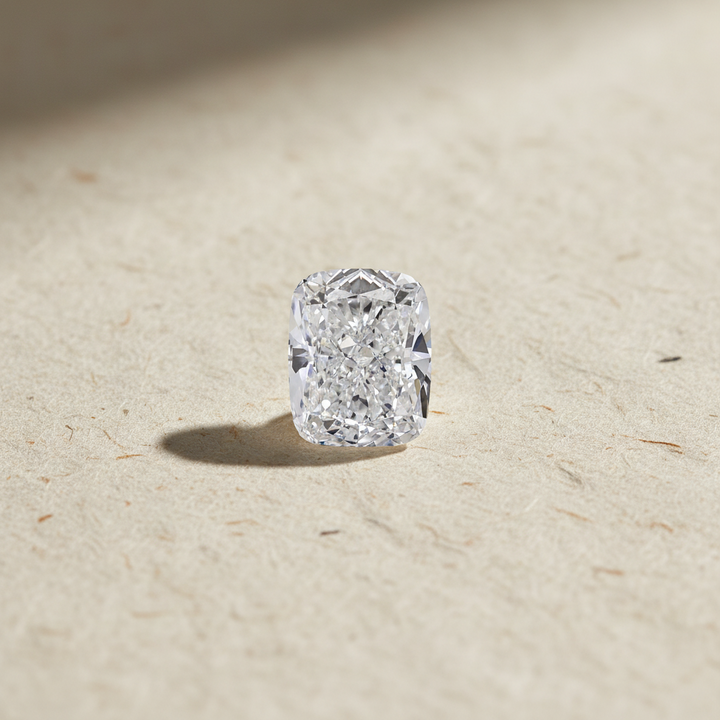Diamante cultivado en laboratorio de talla cojín de 4,04 quilates, VS1/E
