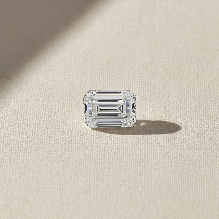 4,10 Karat im Smaragdschliff gezüchteter Diamant, VS2/F