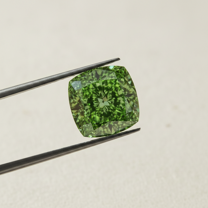 4,20 karaats kussen gemodificeerde lab-grown diamant, VS2/fancy levendig groen