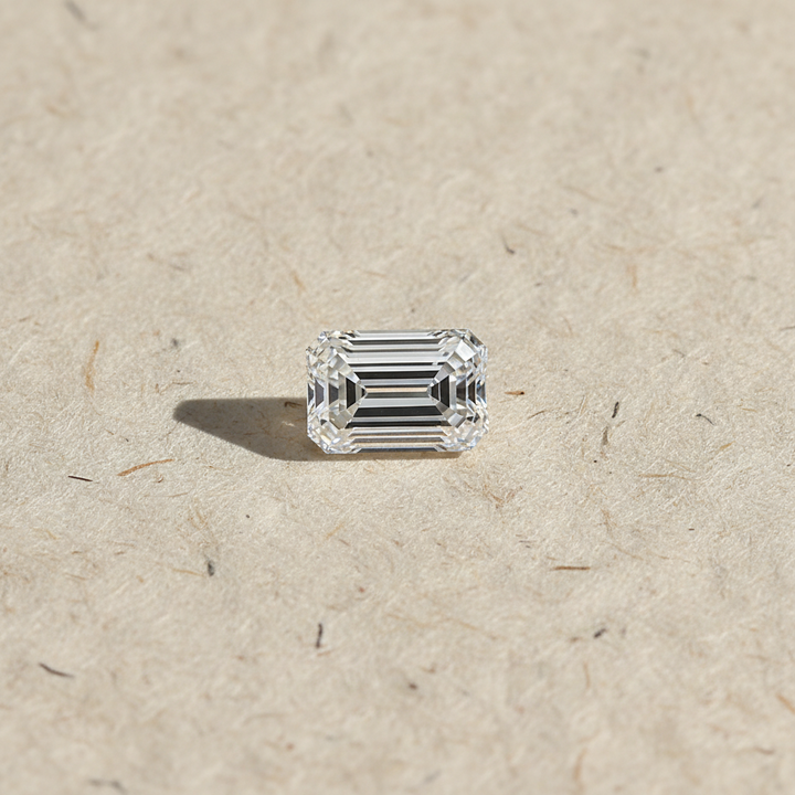 4,26 Karat im Smaragdschliff gezüchteter Diamant, VS2/F