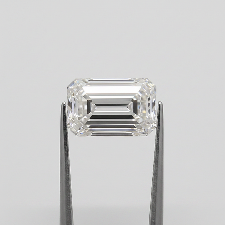 4,26 Karat im Smaragdschliff gezüchteter Diamant, VS2/F