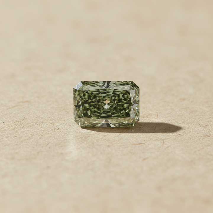 5,01 karaat Radiant Cut Lab Grown Diamond, VS2/Fancy Vivid Green