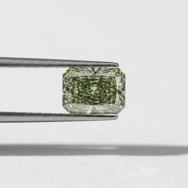 5,01 karaat Radiant Cut Lab Grown Diamond, VS2/Fancy Vivid Green