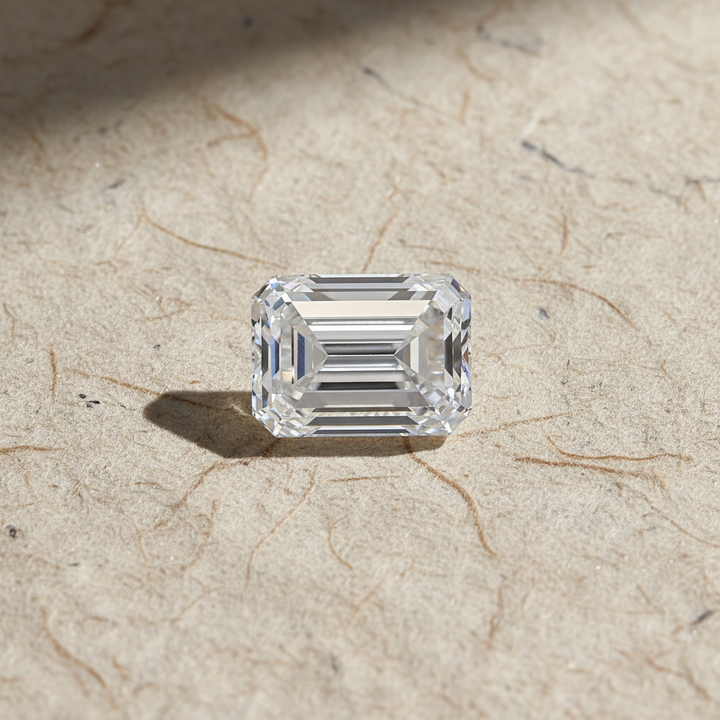 5,02 Karat im Smaragdschliff gezüchteter Diamant, VVS2/F
