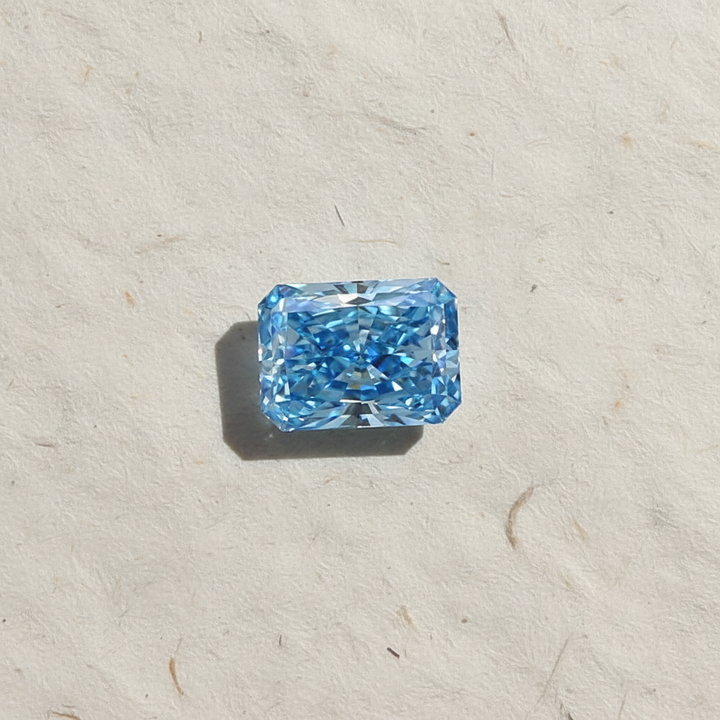 5,02 Karat im Labor gezüchteter Diamant im Strahlenschliff, FANCY VIVID BLUE/VS1