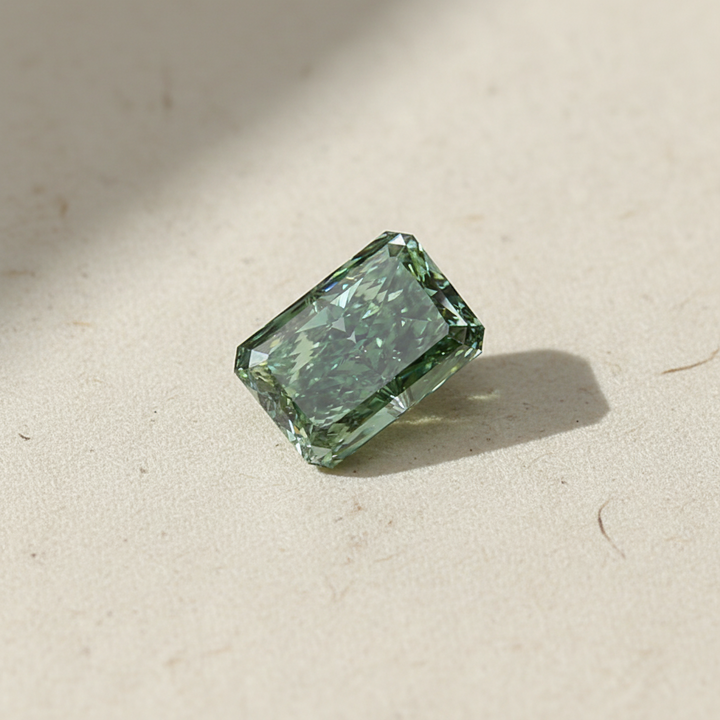 5.50 Carat Radiant Cut Lab Grown Diamond, VS1/Fancy Vivid Green