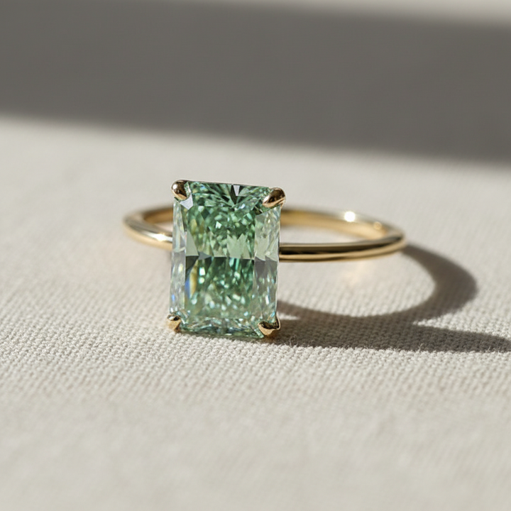 5.50 Carat Radiant Cut Lab Grown Diamond, VS1/Fancy Vivid Green