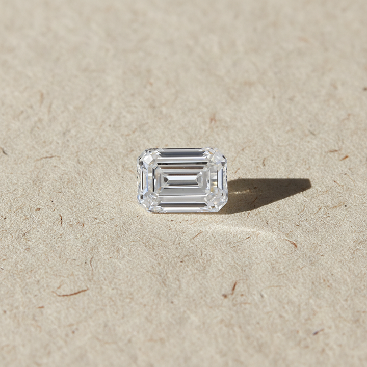 5,51 Karat im Smaragdschliff gezüchteter Diamant, VVS2/D