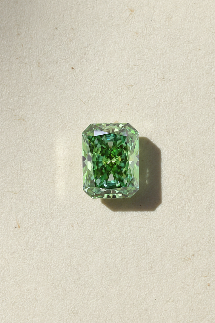 5.55 Carat Radiant Cut Lab Grown Diamond, VS2/Fancy Vivid Green