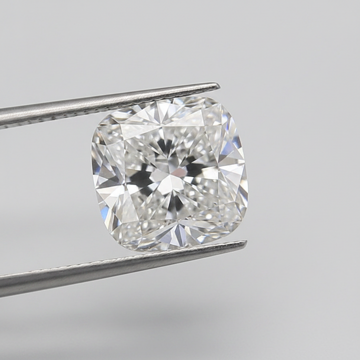 Diamant cultivé en laboratoire taille coussin de 5,56 carats, VVS2/E