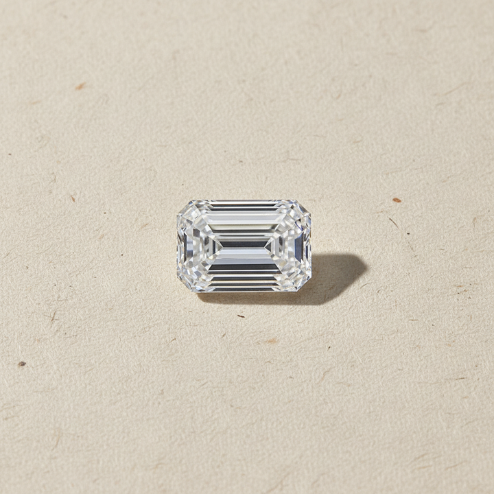 5,66 Karat im Smaragdschliff gezüchteter Diamant, VVS2/E
