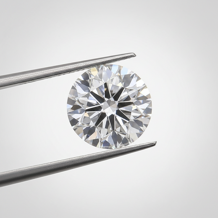 Diamante redondo cultivado em laboratório de 7,01 quilates, VS1/E