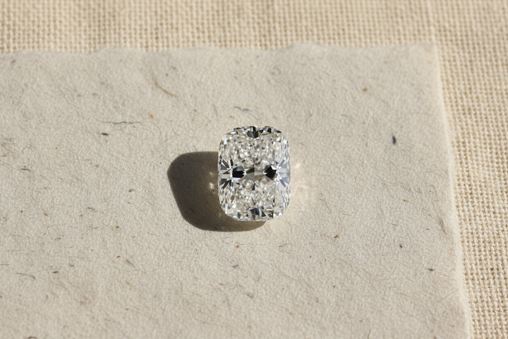 Diamante cultivado em laboratório modificado com almofada de 7,04 quilates, VS2/E