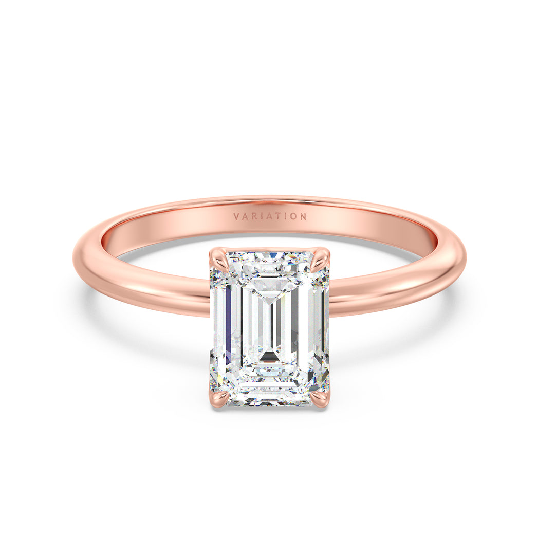 Classic Emerald Cut Solitaire Engagement Ring avec un diamant émeraude cultivé à 4 grilles en or 18K