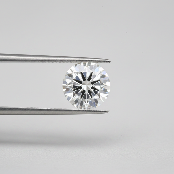 IGI Certified 5.01 Ct E Color VVS2 Round CVD Diamond with 11.03mm Diameter