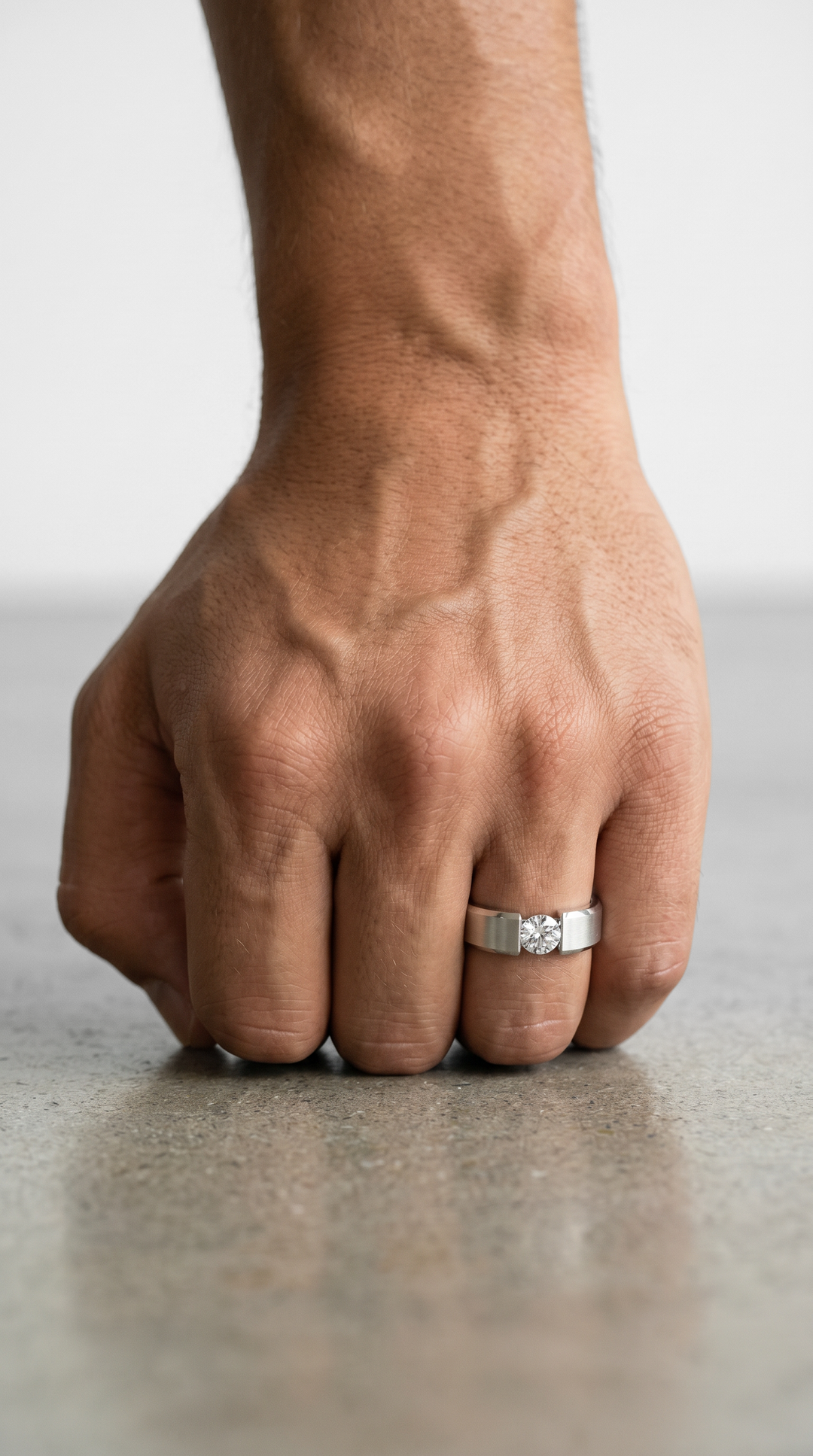 Modern Platinum Ring Featuring a 0.24 Ct Floating Round Brilliant Diamond
