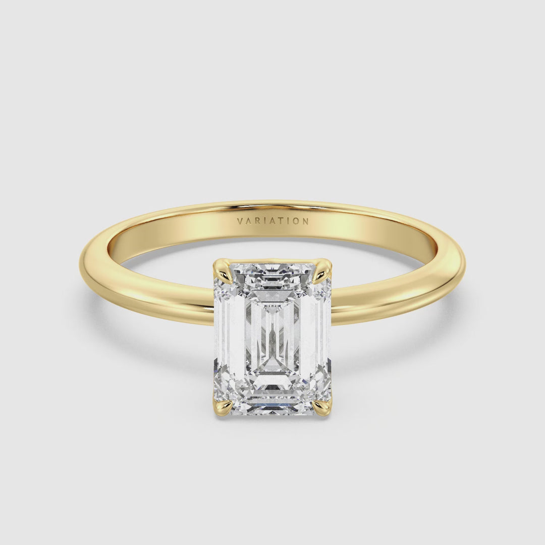 Classic Emerald Cut Solitaire förlovningsring med 4-klo labbvuxen Emerald Diamond i 18k guld