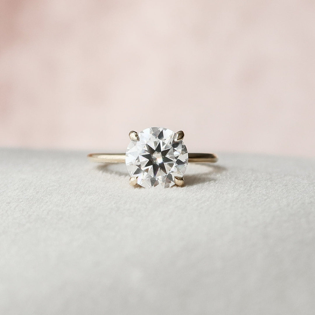 2.0 CT Round Cut Solitaire Style Moissanite Engagement Ring