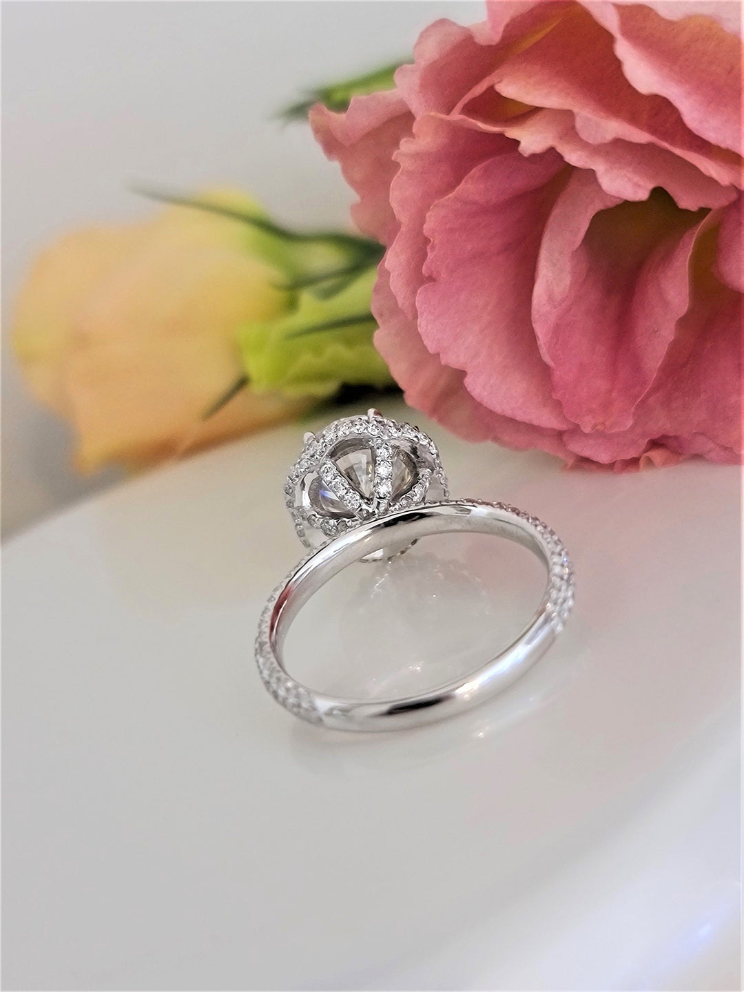 3.0 CT Round Cut Halo Style F/VS1 Lab Grown Diamond Engagement Ring